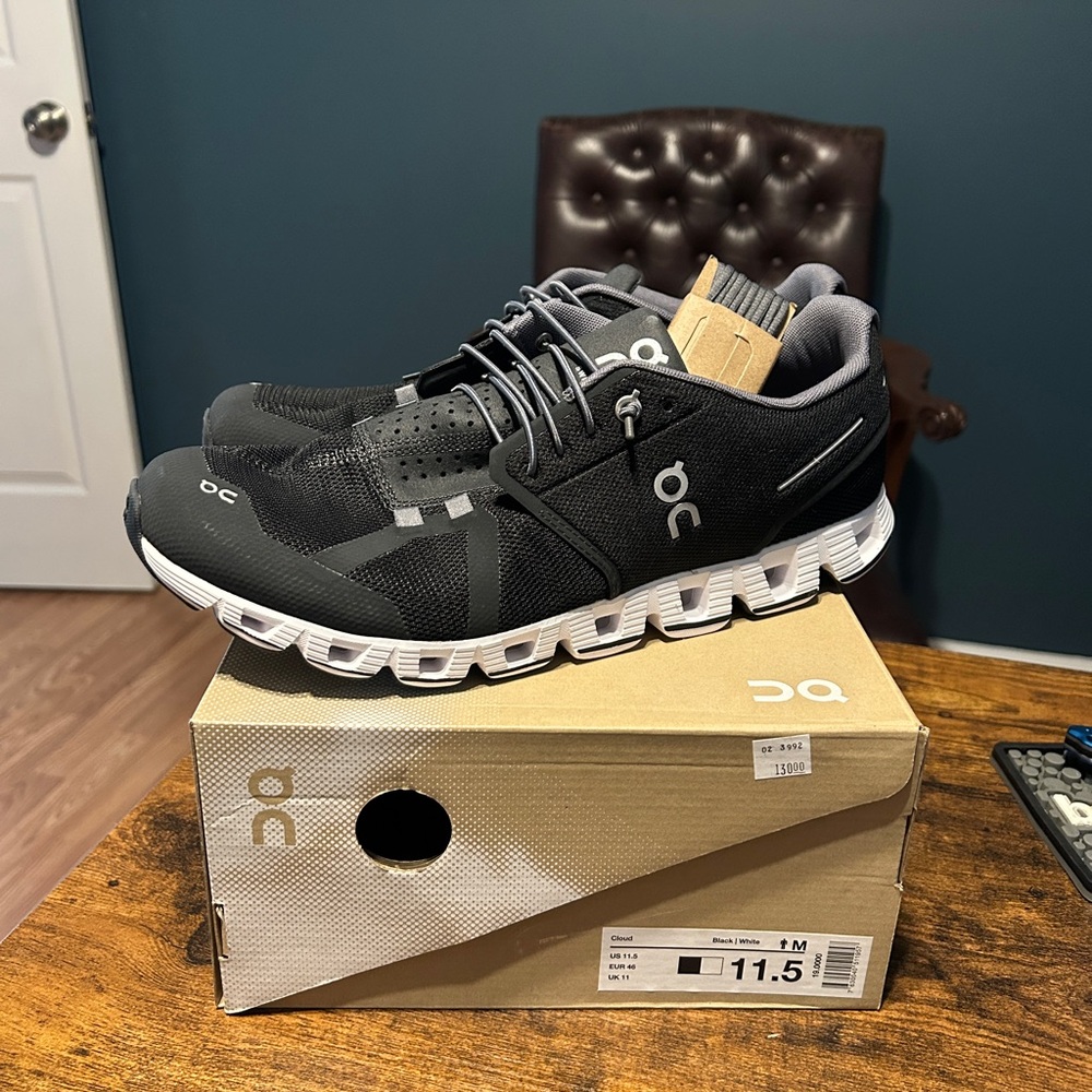 On Running On Cloud 2.0 Mens 11.5 shoes running shoes black
